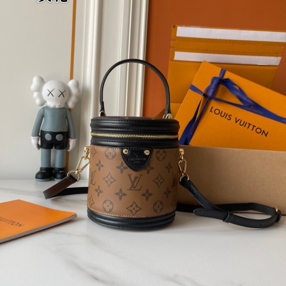 2025 Hot Women's FashionBag Satchel Cross BodyBag Leather Shoulder