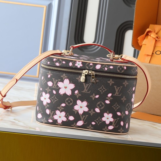 2025 Hot Women's FashionBag Satchel Cross BodyBag Leather Shoulder