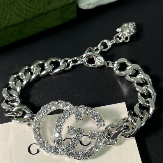 2025 New Styles Women's Fashion Jewelry Accessories, Brandbracelet Designed for Love and Witnessing Sweet Moments