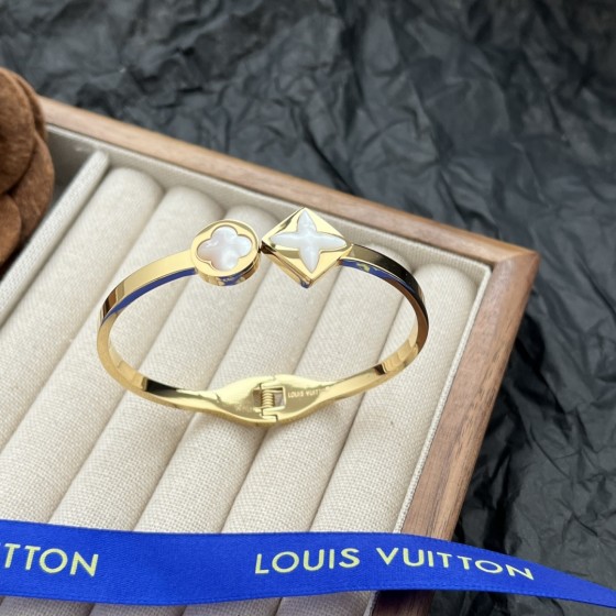 2025 New Styles Women's Fashion Jewelry Accessories,Brandbracelet Designed for Love and Witnessing Sweet Moments