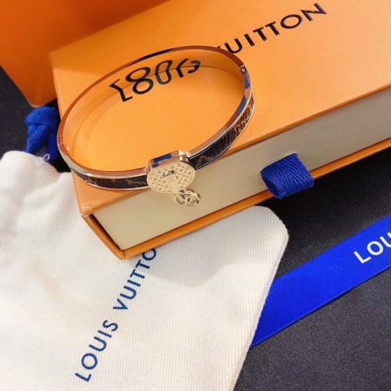 2025 New Styles Women's Fashion Jewelry Accessories,Brandbracelet Designed for Love and Witnessing Sweet Moments