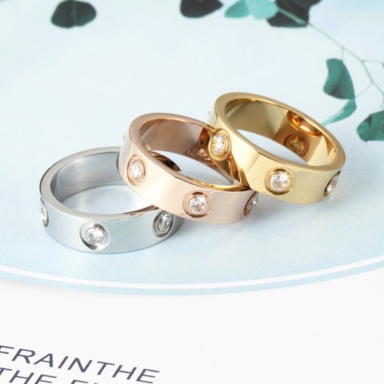 Exquisitely crafted high - quality rings, decorations for your fingertips