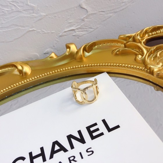 Exquisitely crafted high - quality rings, decorations for your fingertips