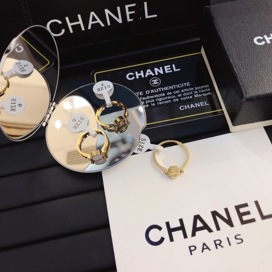 Exquisitely crafted high - quality rings, decorations for your fingertips