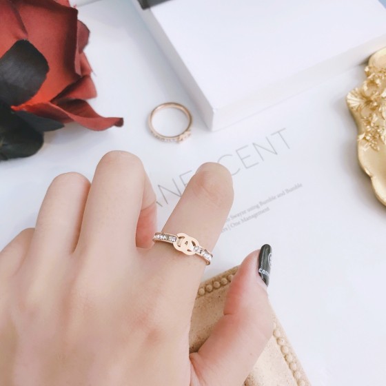 Exquisitely crafted high - quality rings, decorations for your fingertips