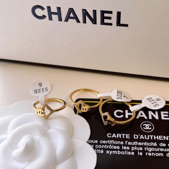 Exquisitely crafted high - quality rings, decorations for your fingertips