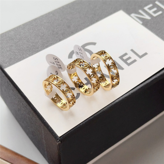 Exquisitely crafted high - quality rings, decorations for your fingertips