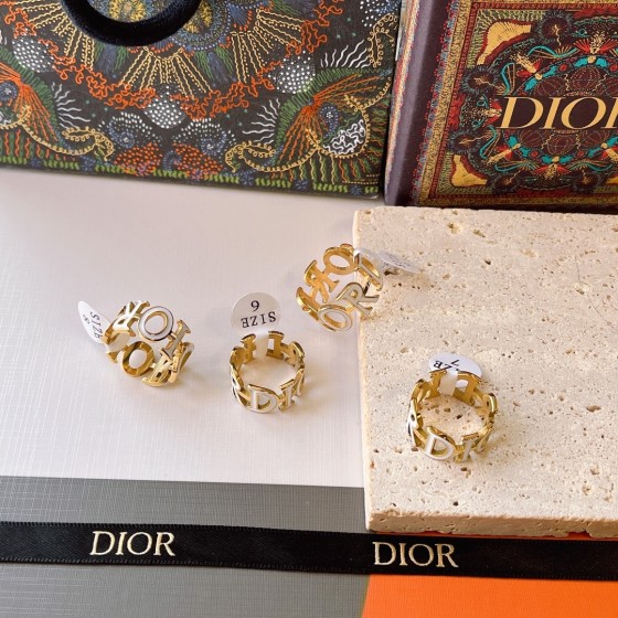 Exquisitely crafted high - quality rings, decorations for your fingertips
