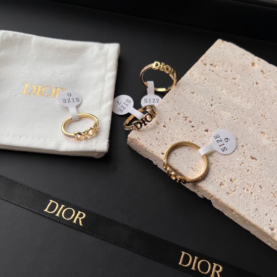 Exquisitely crafted high - quality rings, decorations for your fingertips