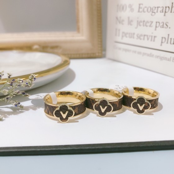 Exquisitely crafted high - quality rings, decorations for your fingertips