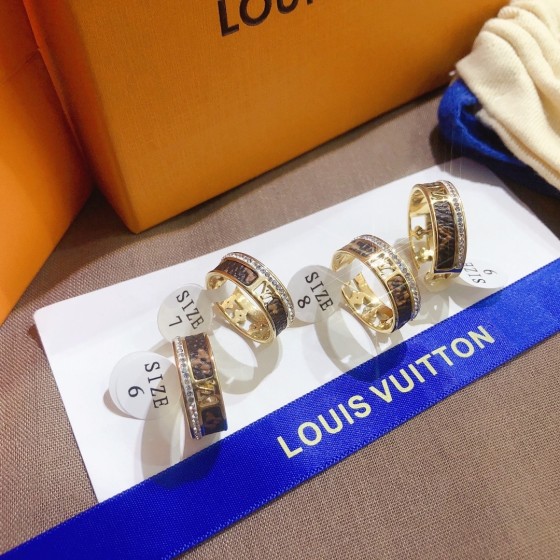 Exquisitely crafted high - quality rings, decorations for your fingertips