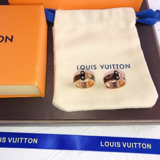 Exquisitely crafted high - quality rings, decorations for your fingertips