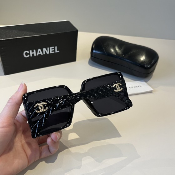 Men's and Women's Sunglasses - Fashionable High-UV Protect Beach Sunglasses - Vintage Fishing Glasses