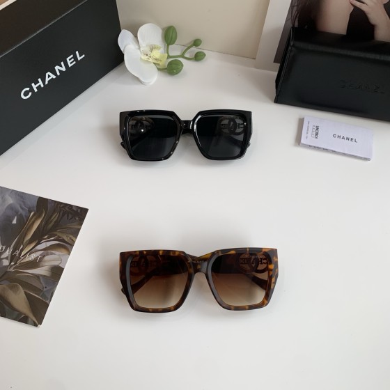 Men's and Women's Sunglasses - Fashionable High-UV Protect Beach Sunglasses - Vintage Fishing Glasses