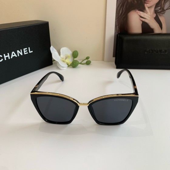 Men's and Women's Sunglasses - Fashionable High-UV Protect Beach Sunglasses - Vintage Fishing Glasses