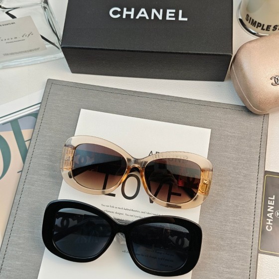 Men's and Women's Sunglasses - Fashionable High-UV Protect Beach Sunglasses - Vintage Fishing Glasses