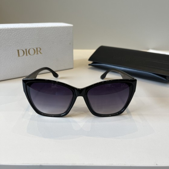 Men's and Women's Sunglasses - Fashionable High-UV Protect Beach Sunglasses - Vintage Fishing Glasses