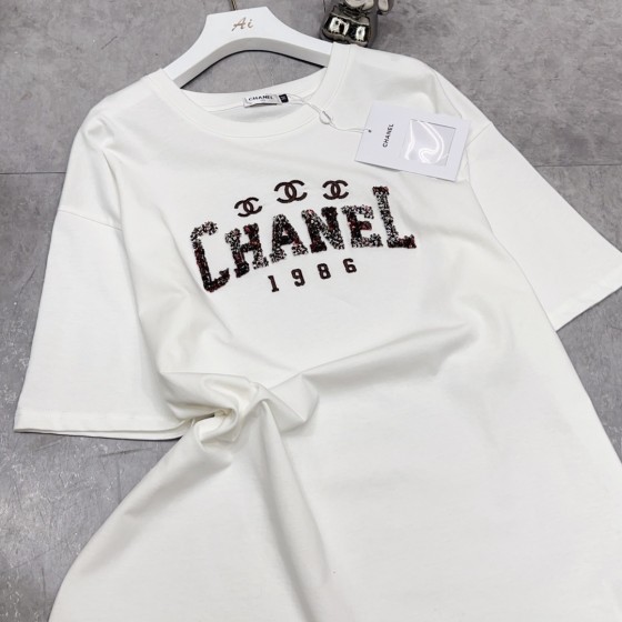 New arrivals in 2025! Summer clothes with round necks. Available in two colors, suitable for both men and women.