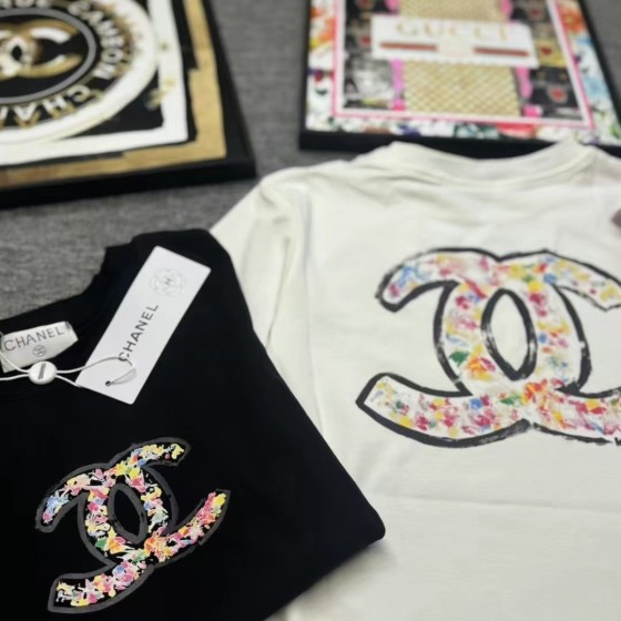 New arrivals in 2025! Summer clothes with round necks. Available in two colors, suitable for both men and women.