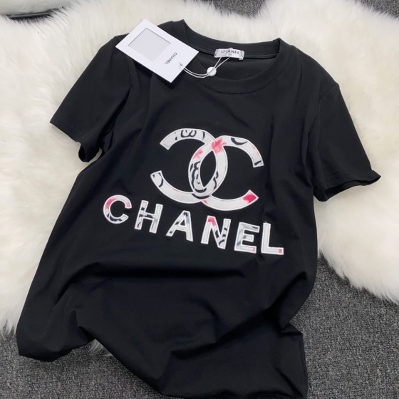 New arrivals in 2025! Summer clothes with round necks. Available in two colors, suitable for both men and women.