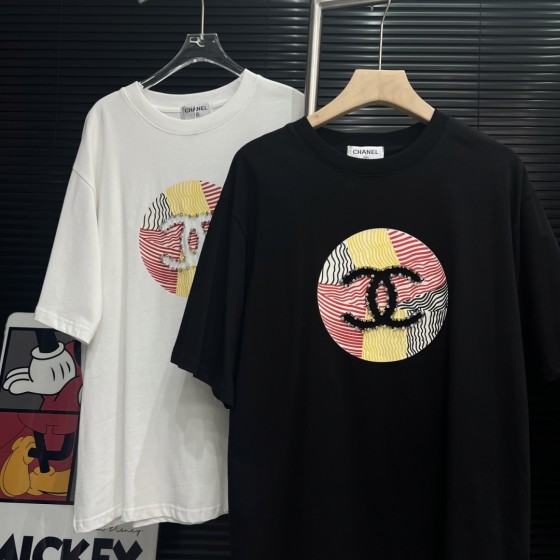 New arrivals in 2025! Summer clothes with round necks. Available in two colors, suitable for both men and women.