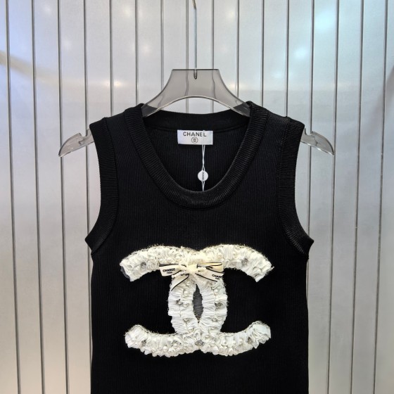 New arrivals in 2025! Summer clothes with round necks. Available in two colors, suitable for both men and women.