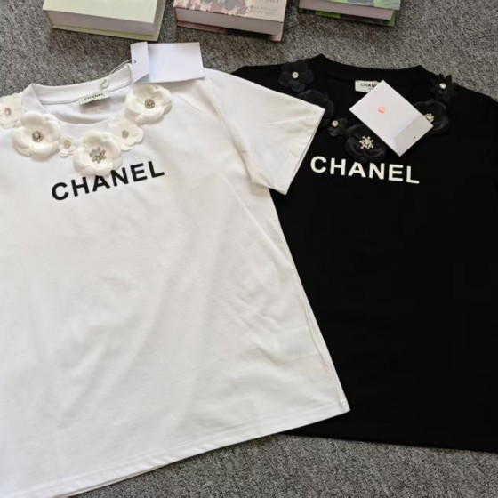 New arrivals in 2025! Summer clothes with round necks. Available in two colors, suitable for both men and women.