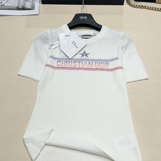 New arrivals in 2025! Summer clothes with round necks. Available in two colors, suitable for both men and women.