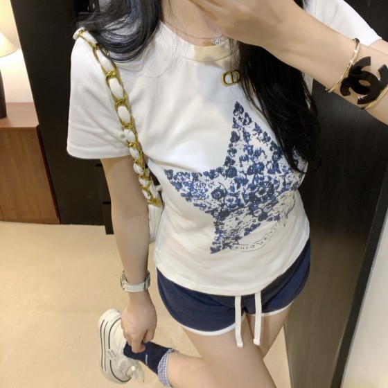 New arrivals in 2025! Summer clothes with round necks. Available in two colors, suitable for both men and women.