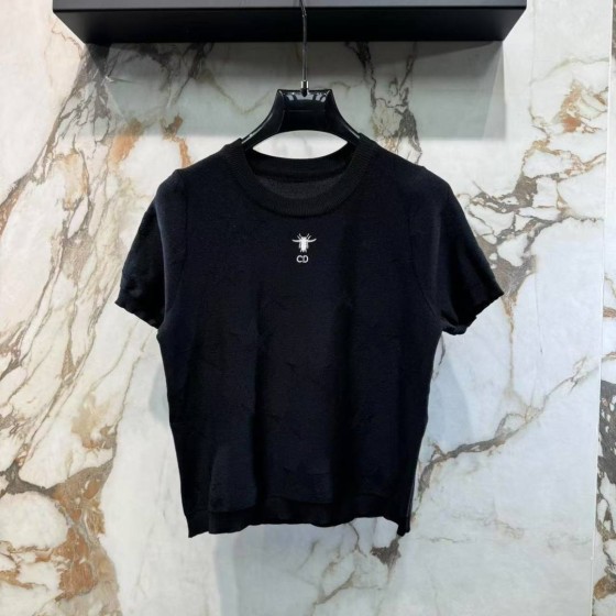 New arrivals in 2025! Summer clothes with round necks. Available in two colors, suitable for both men and women.