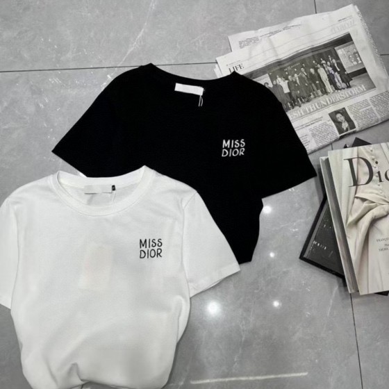 New arrivals in 2025! Summer clothes with round necks. Available in two colors, suitable for both men and women.