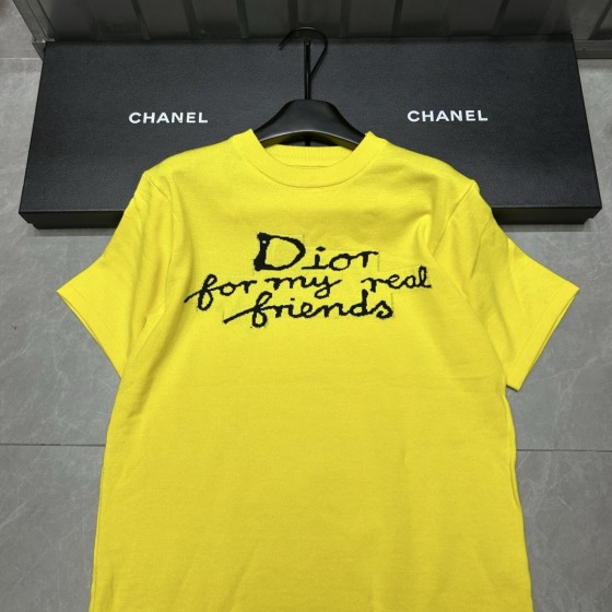 New arrivals in 2025! Summer clothes with round necks. Available in two colors, suitable for both men and women.