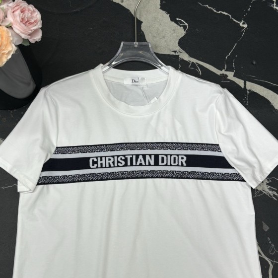 New arrivals in 2025! Summer clothes with round necks. Available in two colors, suitable for both men and women.