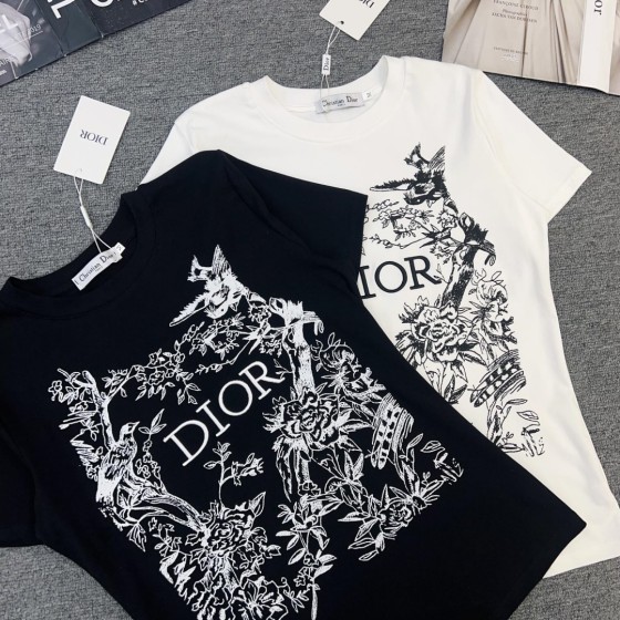 New arrivals in 2025! Summer clothes with round necks. Available in two colors, suitable for both men and women.