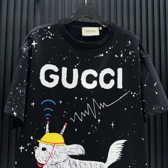 New arrivals in 2025! Summer clothes with round necks. Available in two colors, suitable for both men and women.