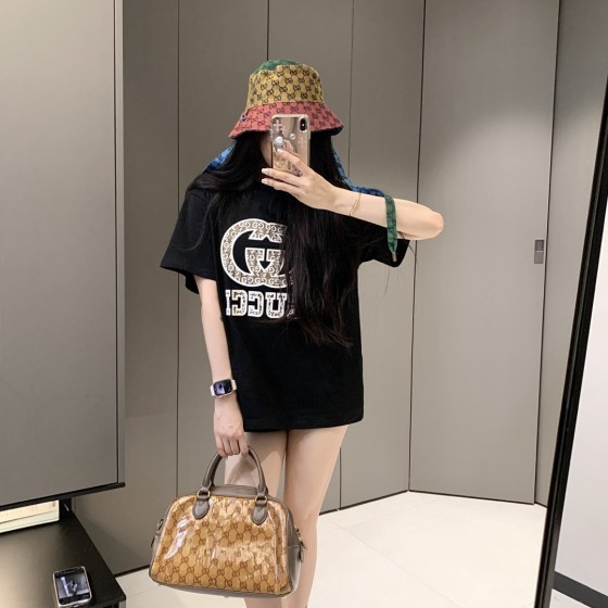 New arrivals in 2025! Summer clothes with round necks. Available in two colors, suitable for both men and women.