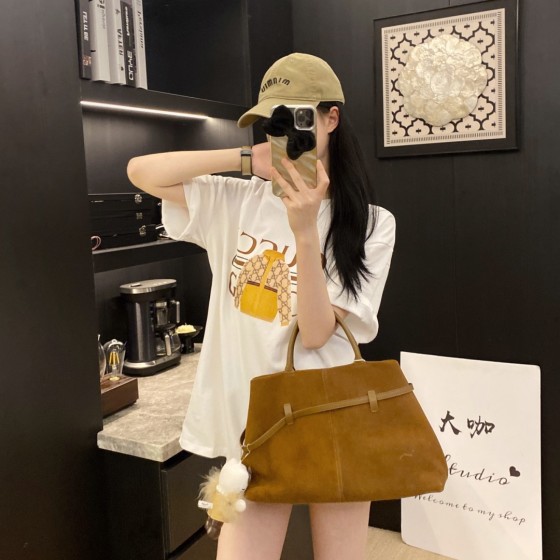 New arrivals in 2025! Summer clothes with round necks. Available in two colors, suitable for both men and women.