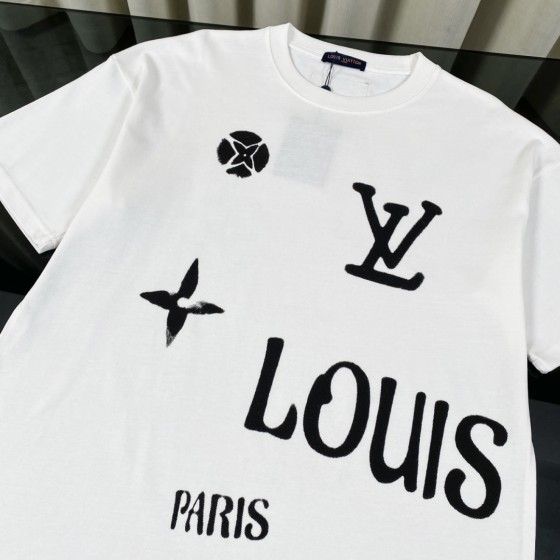 New arrivals in 2025! Summer clothes with round necks. Available in two colors, suitable for both men and women.