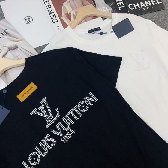 New arrivals in 2025! Summer clothes with round necks. Available in two colors, suitable for both men and women.