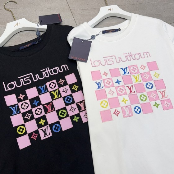 New arrivals in 2025! Summer clothes with round necks. Available in two colors, suitable for both men and women.