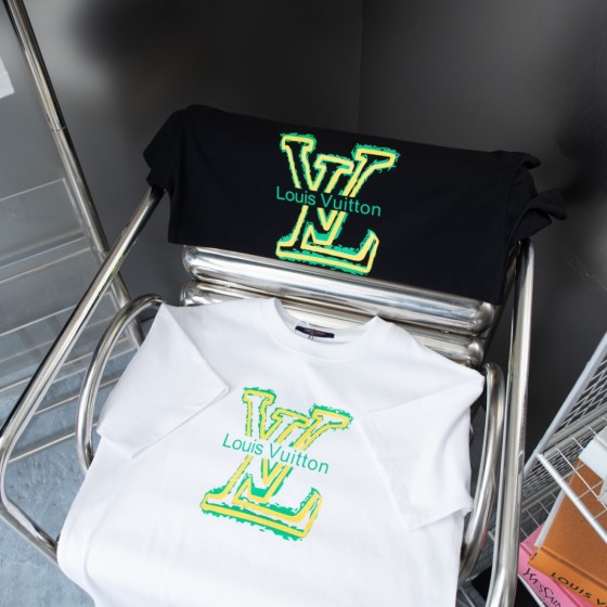 New arrivals in 2025! Summer clothes with round necks. Available in two colors, suitable for both men and women.