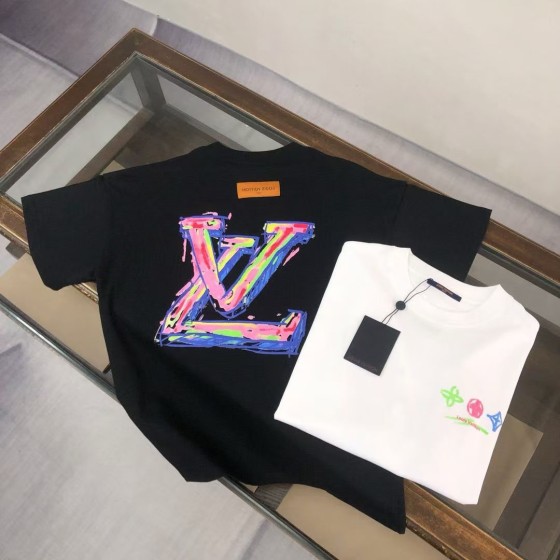 New arrivals in 2025! Summer clothes with round necks. Available in two colors, suitable for both men and women.