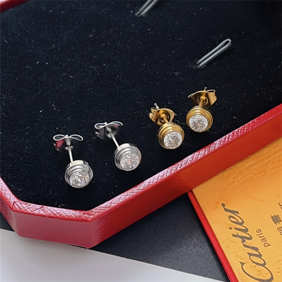 Exquisite Craftsmanship, Superior Quality, and Stylish Fashion Accessories for Women