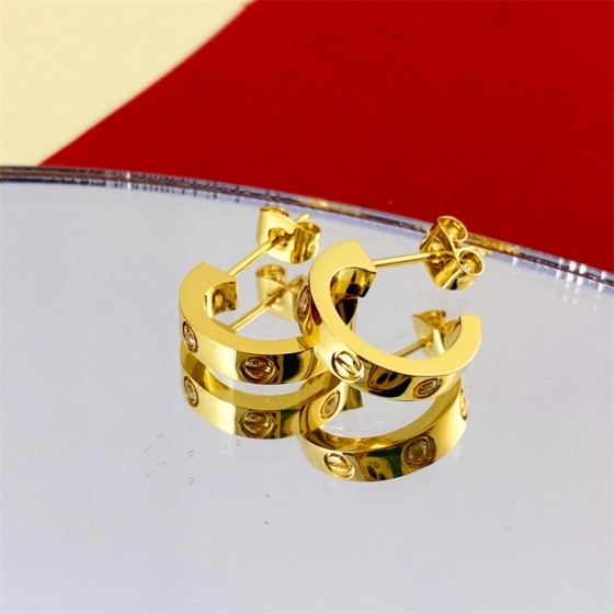 Exquisite Craftsmanship, Superior Quality, and Stylish Fashion Accessories for Women