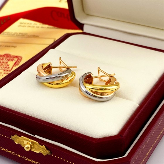 Exquisite Craftsmanship, Superior Quality, and Stylish Fashion Accessories for Women