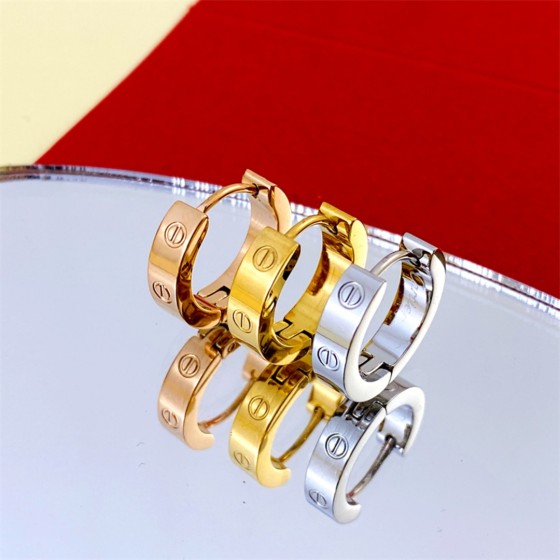 Exquisite Craftsmanship, Superior Quality, and Stylish Fashion Accessories for Women