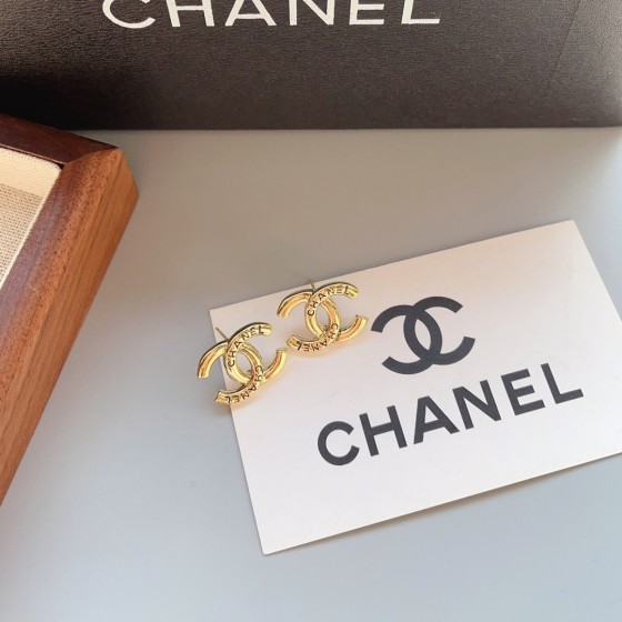 Exquisite Craftsmanship, Superior Quality, and Stylish Fashion Accessories for Women