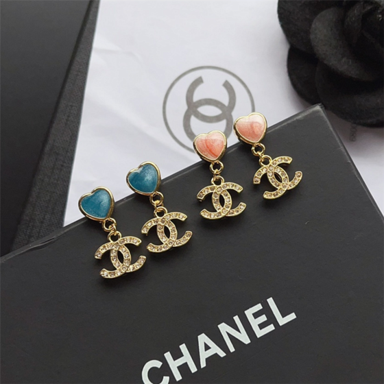 Exquisite Craftsmanship, Superior Quality, and Stylish Fashion Accessories for Women