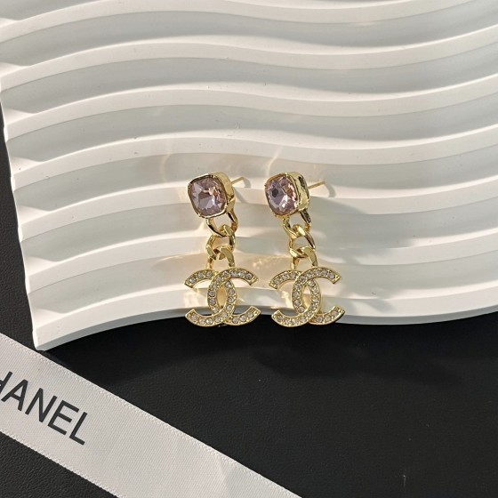 Exquisite Craftsmanship, Superior Quality, and Stylish Fashion Accessories for Women