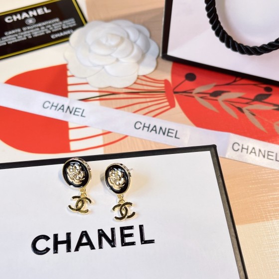 Exquisite Craftsmanship, Superior Quality, and Stylish Fashion Accessories for Women